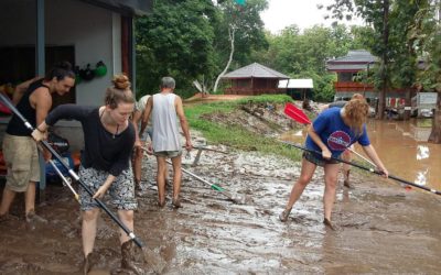 Volunteers helping after flood in Sop Win village